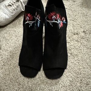 Embroidered Black Peep-Toe Women's Shoes
